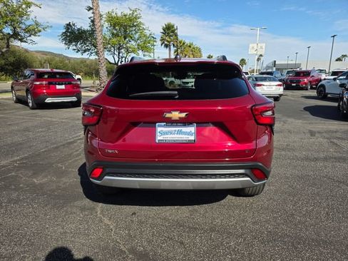 Used 2025 Chevrolet Trax LT FWD image 10