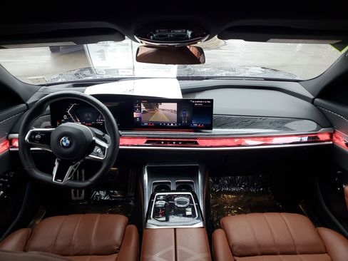 Used 2023 BMW 760i xDrive image 20