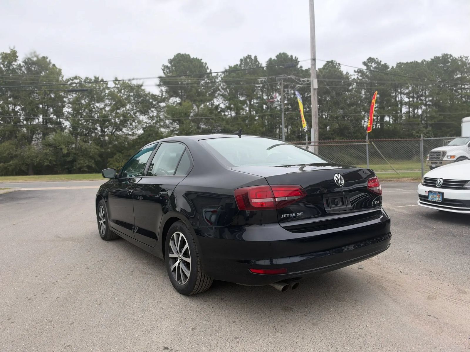 Used 2016 Volkswagen Jetta SE FWD image 3