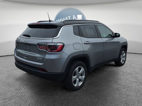 Used 2020 Jeep Compass Latitude w/ Cold Weather Group AWD/4WD image 3
