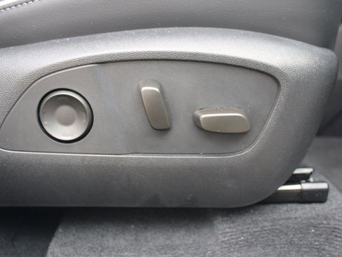 Certified 2025 Buick Enclave Sport Touring w/ Power Package image 30