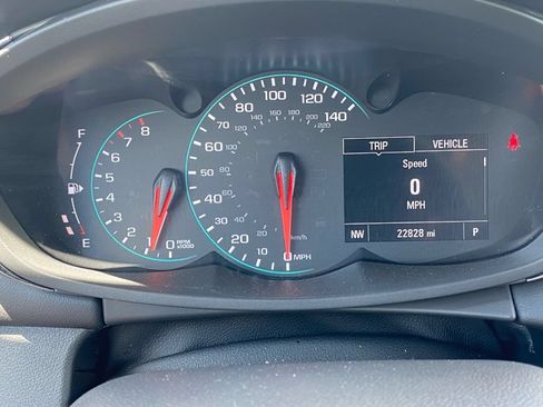 Used 2022 Chevrolet Trax LT w/ LT Convenience Package AWD/4WD image 27