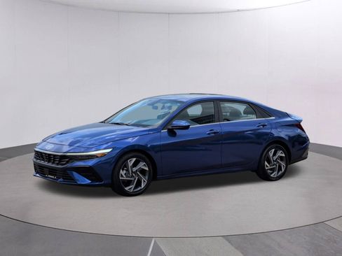 Used 2025 Hyundai Elantra SEL FWD image 1