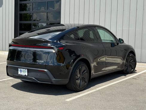 Used 2026 Tesla Model Y Long Range AWD/4WD image 5