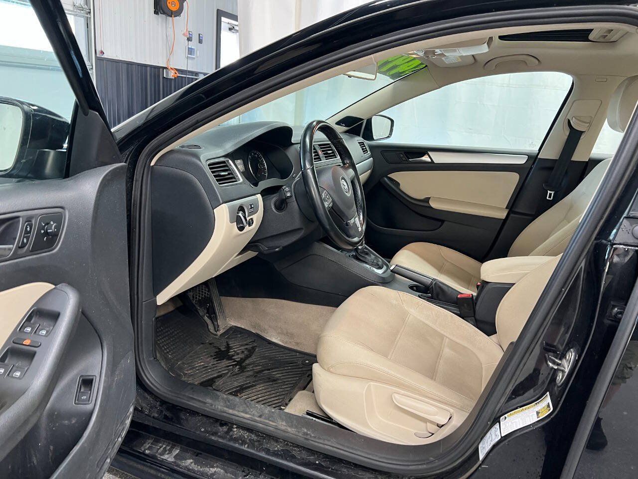 Used 2012 Volkswagen Jetta TDI FWD image 7