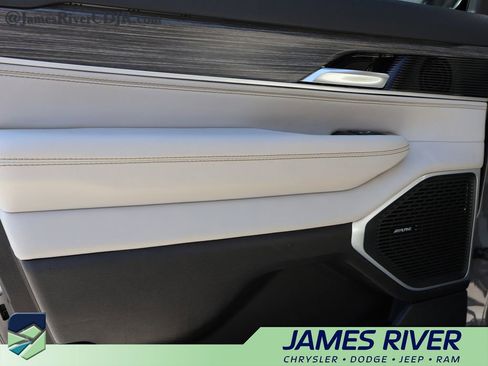Used 2024 Jeep Wagoneer Series II w/ Flexible Seating Group RWD image 18