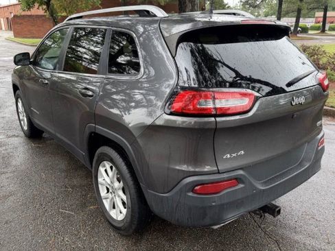 Used 2017 Jeep Cherokee Latitude w/ Safety/Convenience Group AWD/4WD image 8