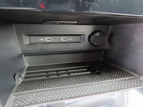 New 2026 Volkswagen Taos SE image 10