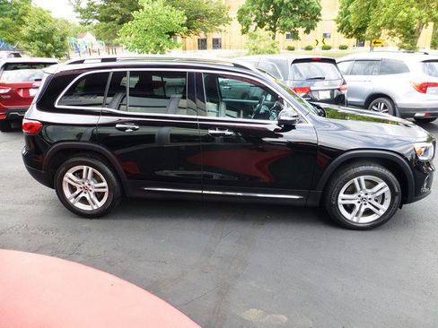 Used 2021 Mercedes-Benz GLB 250 4MATIC image 3