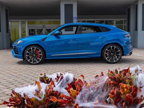 Used 2020 Lamborghini Urus image 7