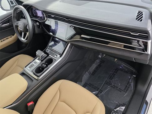 Used 2025 Audi Q8 Premium w/ Convenience Package image 32