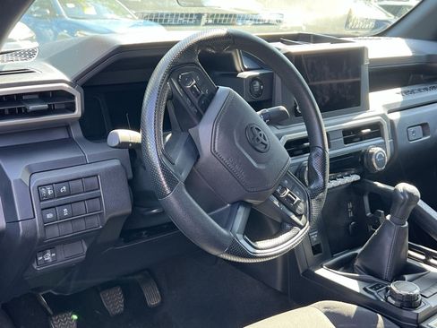 Used 2025 Toyota Tacoma SR AWD/4WD image 14