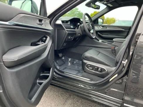 New 2025 Jeep Grand Cherokee L Overland w/ Luxury Tech Group IV image 10