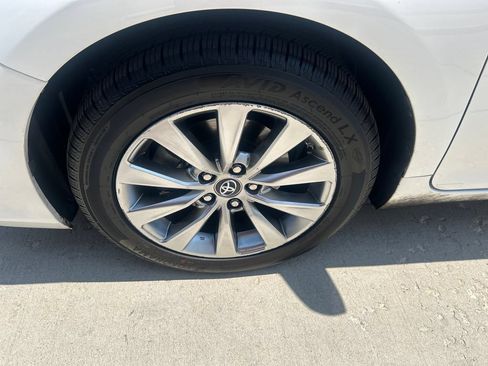Used 2016 Toyota Camry XLE FWD image 15