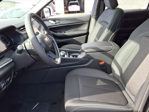 New 2025 Jeep Grand Cherokee L Laredo image 14