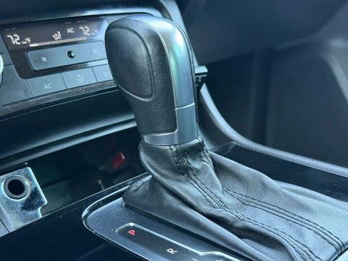 Used 2012 Volkswagen Touareg Sport image 35