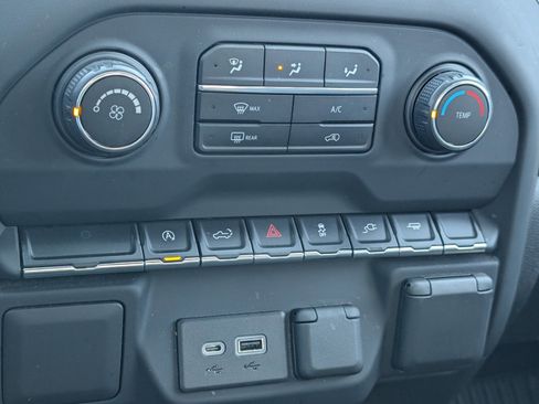 Used 2021 Chevrolet Silverado 1500 Custom image 13