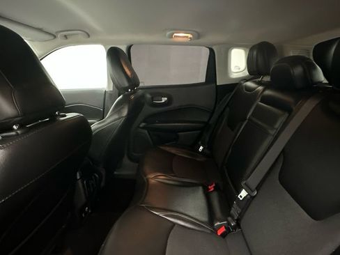 Used 2019 Jeep Compass Latitude w/ Cold Weather Group AWD/4WD image 10