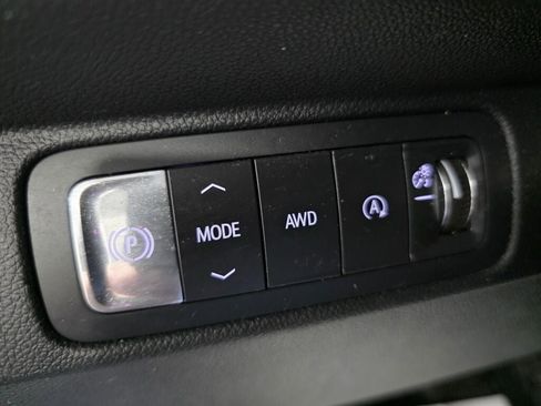 Used 2024 Chevrolet Traverse LT w/ Trailering Package AWD/4WD image 20