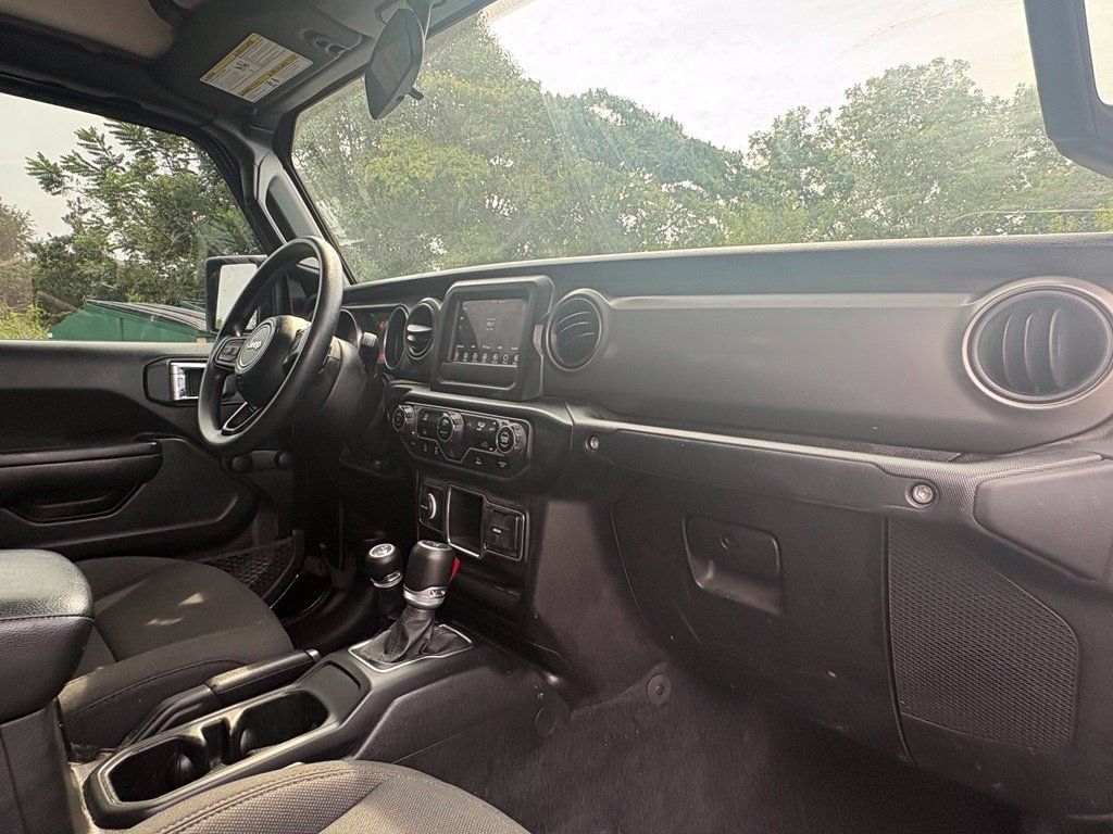 Used 2023 Jeep Gladiator Sport AWD/4WD image 18