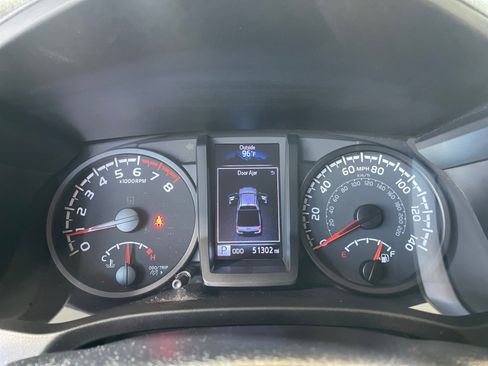 Used 2020 Toyota Tacoma SR AWD/4WD image 10