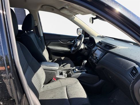 Used 2020 Nissan Rogue SV w/ Premium Package image 26