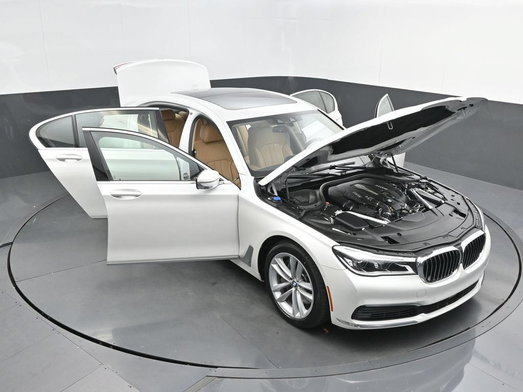 Used 2019 BMW 750i w/ Executive Package RWD image 55