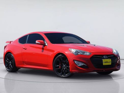 Used 2016 Hyundai Genesis Coupe 3.8 RWD image 2