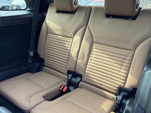 Used 2023 Land Rover Discovery HSE R-Dynamic image 7