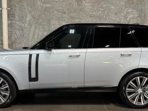 Used 2023 Land Rover Range Rover SE AWD/4WD image 1