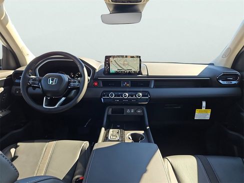 New 2025 Honda Pilot Touring image 6