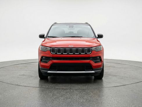 Used 2025 Jeep Compass Limited image 2