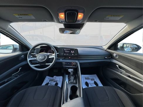 Used 2022 Hyundai Elantra SEL image 27