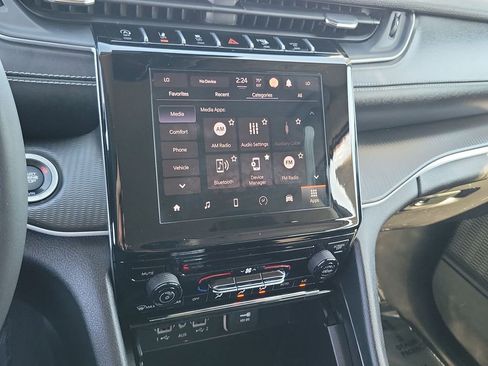 Used 2024 Jeep Grand Cherokee L Laredo image 13