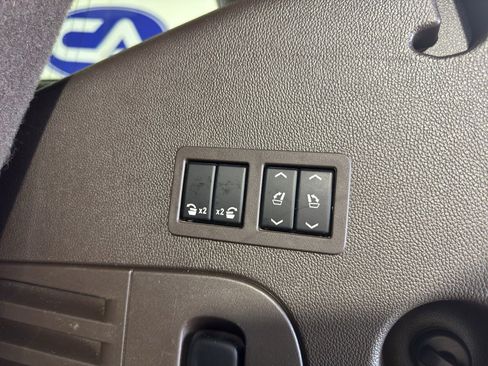 Used 2017 GMC Yukon Denali image 36