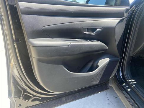 Certified 2025 Hyundai Tucson SE image 12