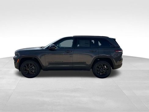 New 2025 Jeep Grand Cherokee Altitude RWD image 22