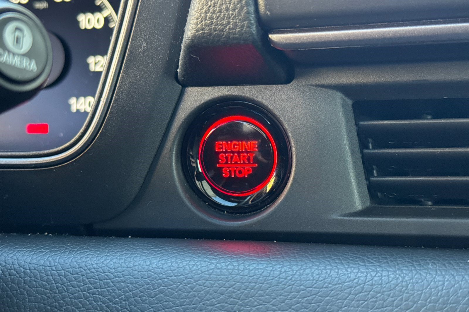 Used 2025 Honda Pilot TrailSport image 17