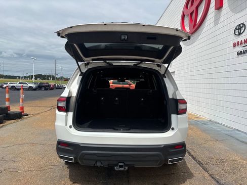 Used 2025 Honda Pilot Sport image 31