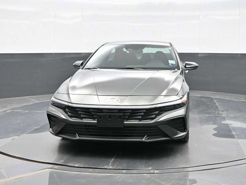 Used 2025 Hyundai Elantra SEL FWD image 3