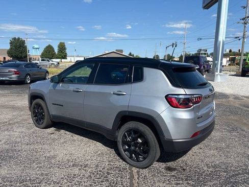 Used 2023 Jeep Compass Latitude w/ Convenience Group AWD/4WD image 5