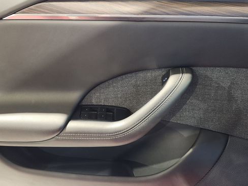 Used 2022 Tesla Model S image 23