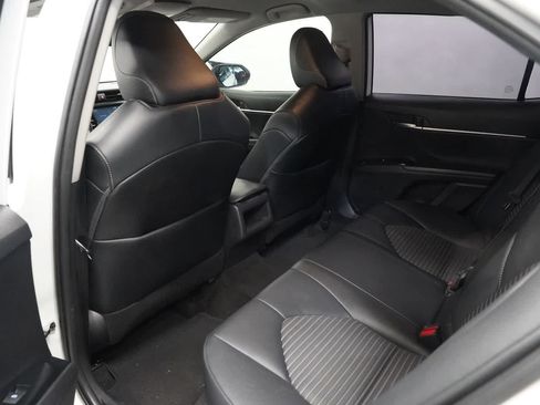 Used 2020 Toyota Camry SE w/ Convenience Package FWD image 18