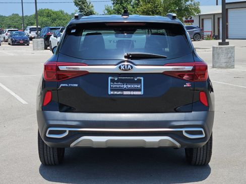 Used 2021 Kia Seltos S FWD image 4