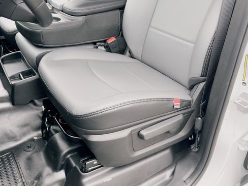 New 2025 RAM 2500 Tradesman w/ Chrome Appearance Group image 17