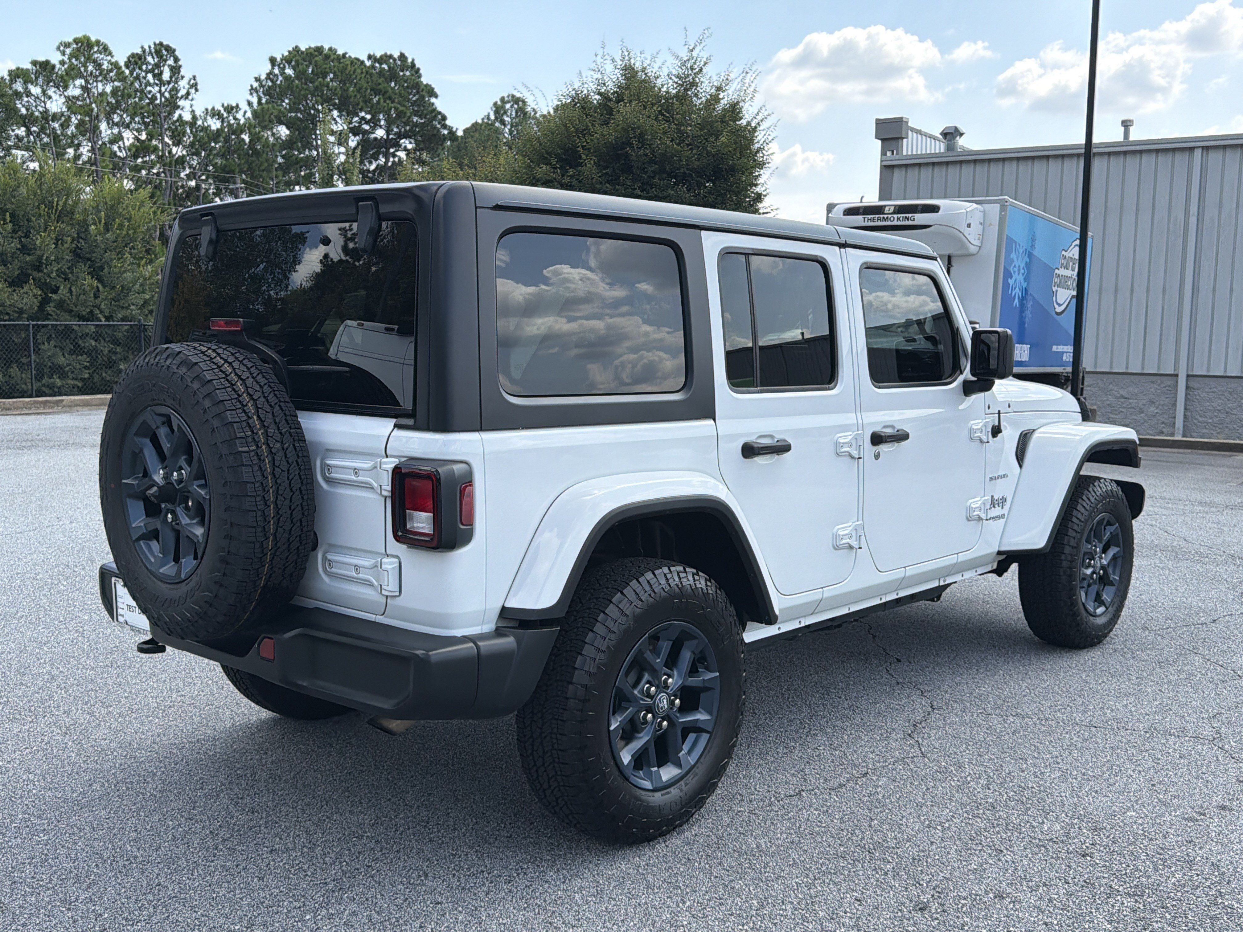 Used 2021 Jeep Wrangler Unlimited Sahara AWD/4WD image 8