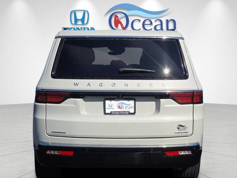 Used 2022 Jeep Wagoneer Series III w/ Convenience Group I AWD/4WD image 4