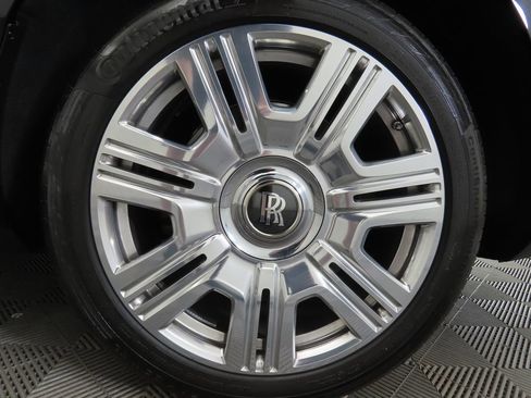 Certified 2023 Rolls-Royce Cullinan w/ Cullinan Package image 31