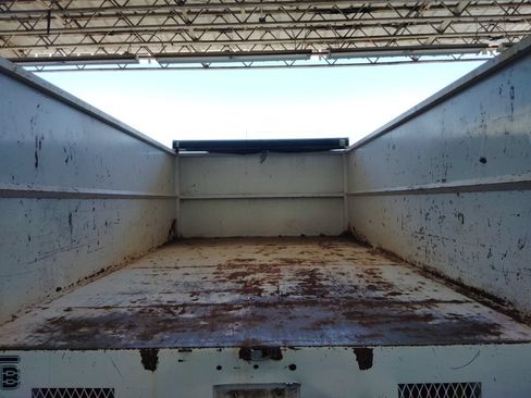 Used 2020 Isuzu NPR RWD image 15