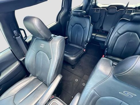 Used 2020 Chrysler Pacifica Touring-L Plus w/ Advanced Safetytec Group image 22